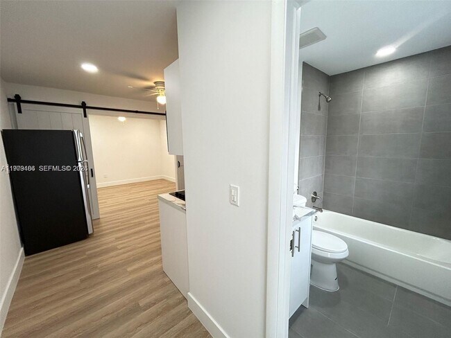 Photo - 142 NW 21st Ave Unit 3