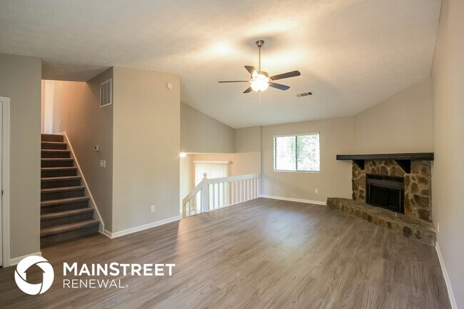 Photo - 733 Emerald Forest Cir SW House