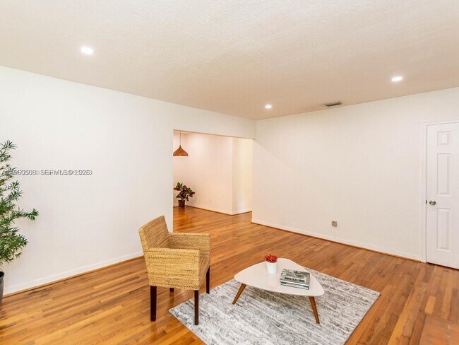 Photo - 3463 Percival Ave