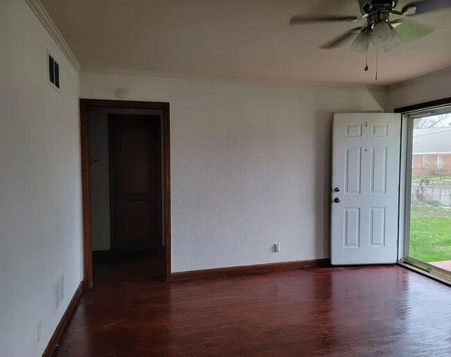 Photo - 2001 Lodge Ave