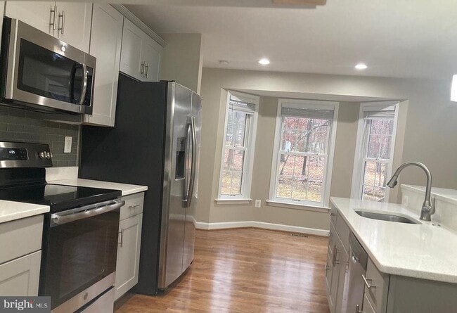 Photo - 3002 Lakeview Pkwy