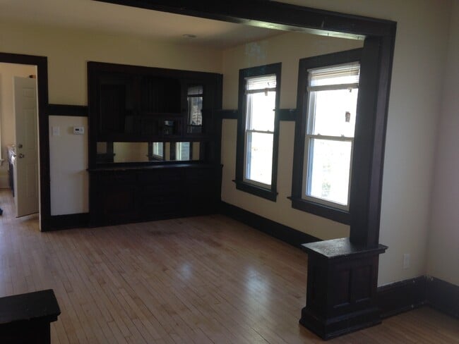 Photo - 2625-29 N Oakland Ave Unidad 2625 - Upper