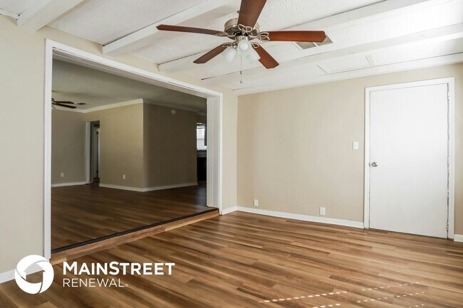 Photo - 2233 Bourget Dr