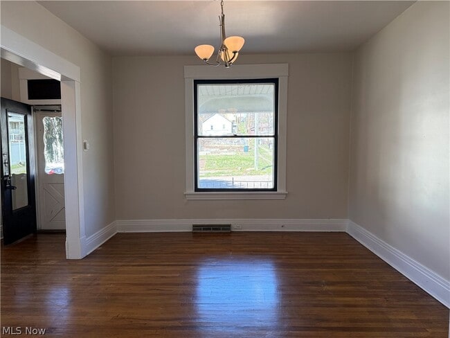 Photo - 110 S 8th St