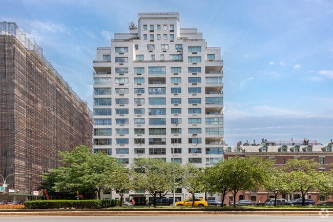 Photo - 605 Park Ave