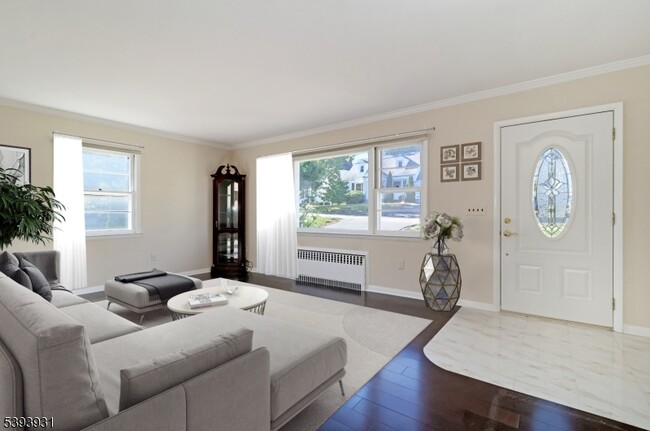 Photo - 6 Roscoe Ave