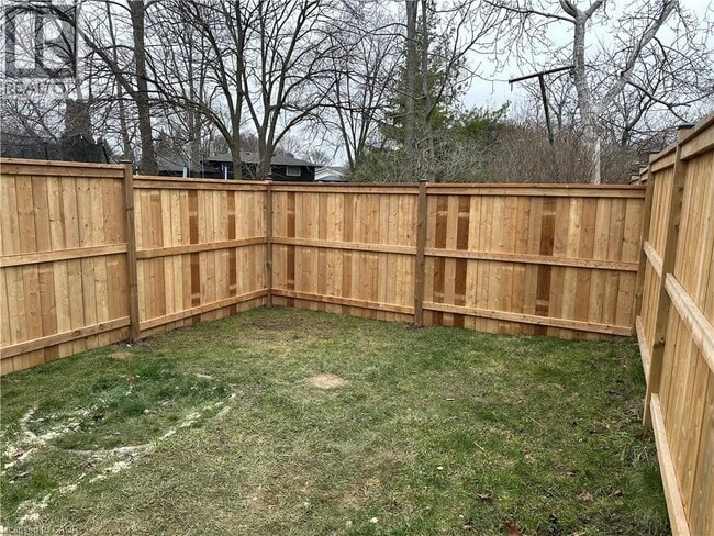 Photo - 450 Niagara St