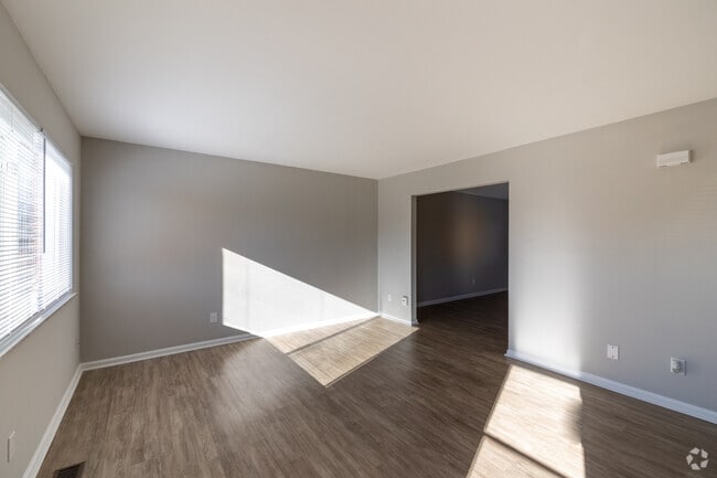 2 BR, 1.5 BA - 1,063 SF - Townhouse - Vandalia Apartments