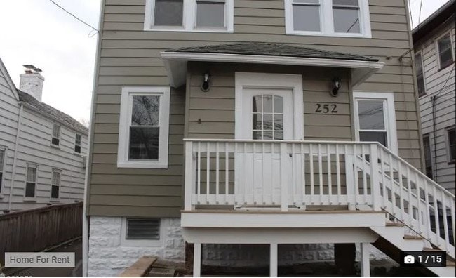 Building Photo - 252 Franklin St Unit 2