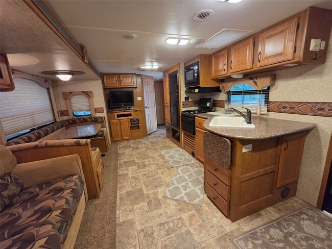 Photo - 18484 Thomas St