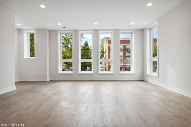 Photo - 418 E Oakwood Blvd Unidad 1