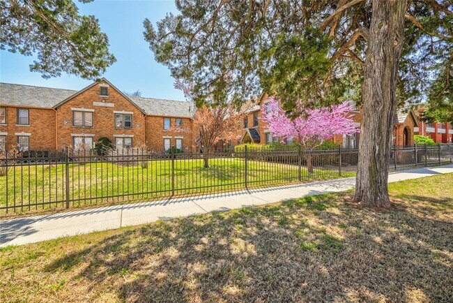 Building Photo - 1410 NW 25th St