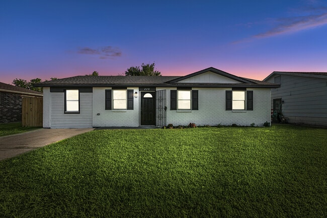 Photo - 228 Chapel Ln Casa