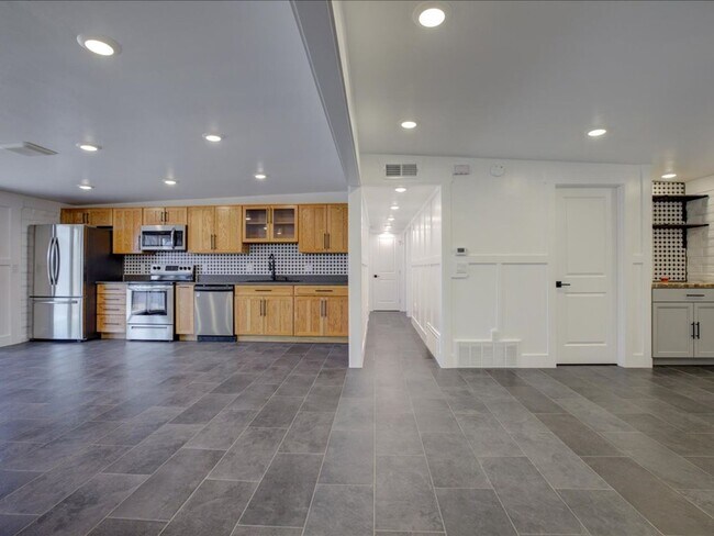 Photo - 8551 E Lee Pl