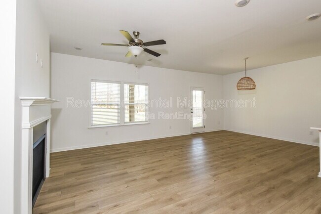 Photo - 319 Foxhill Dr