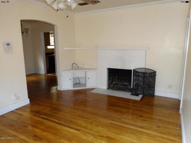 Living room - 3153 Fairwood Lane West