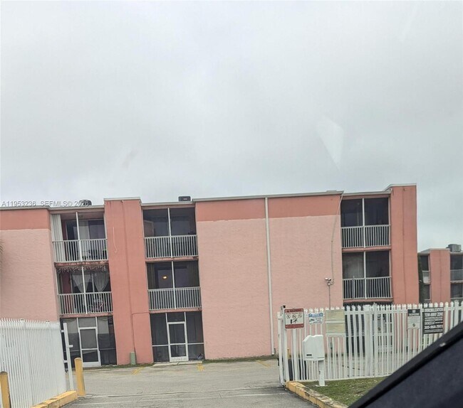 Photo - 19715 SW 114th Ave Unit 357