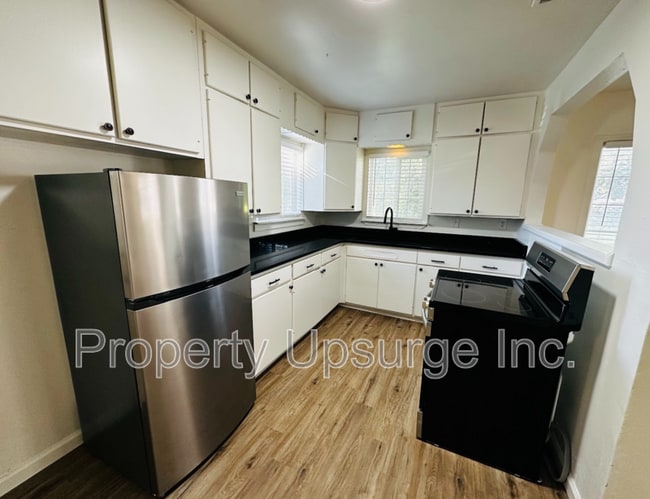 Photo - 1983-1999 Hartnell Ave