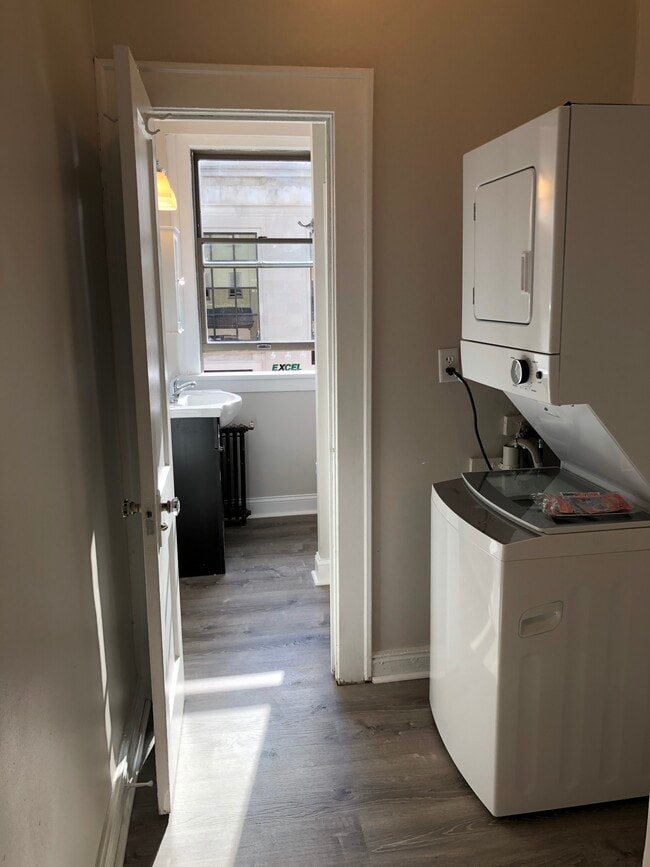 washer/dryer - 4 Elm St Unit #1
