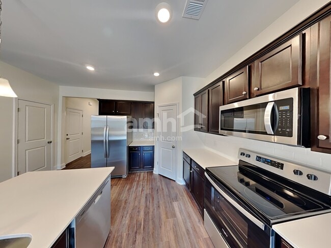 Photo - 2128 Williamshire Ln