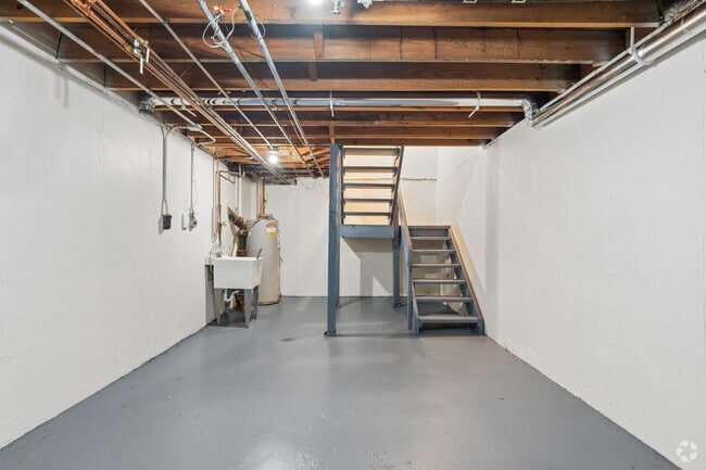 3BR, 1.5BA - 1,300SF - Basement