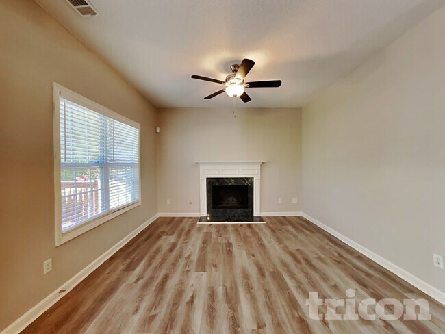 Photo - 225 Mels Way