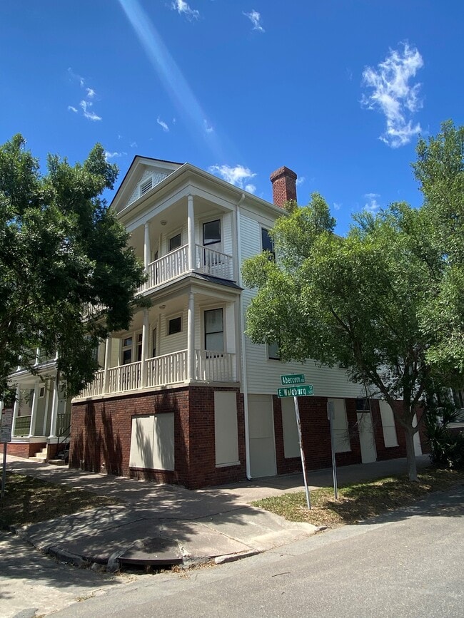 Building Photo - 130 E Waldburg St