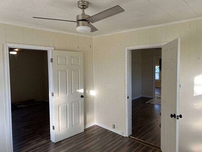 Photo - 607 Hall St