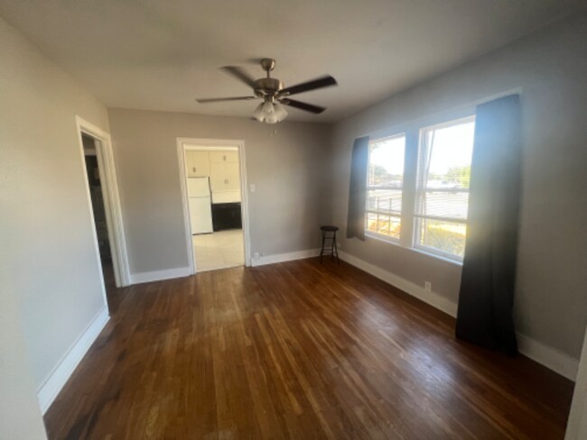 Photo - 142 Avant Ave