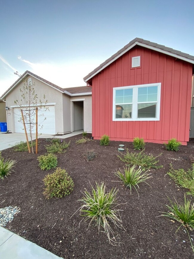 Building Photo - SAVE MONEY WITH SOLAR! Stunning Russell Ranch Home in Folsom Ranch – 3 Bedrooms + Office!