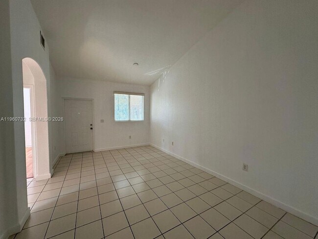 Photo - 1568 SE 26th St Unidad 200