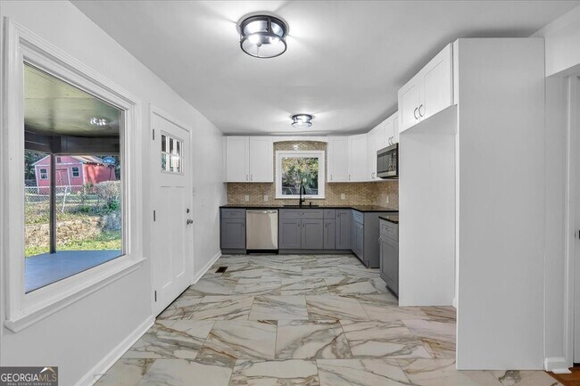 2142 Cloverdale Dr SE