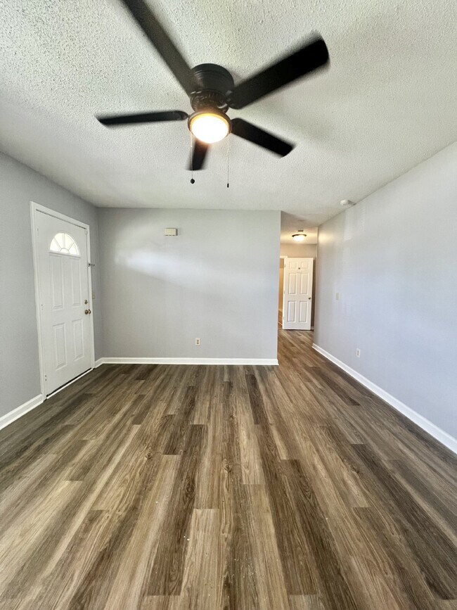 Photo - 678 Artic Ave