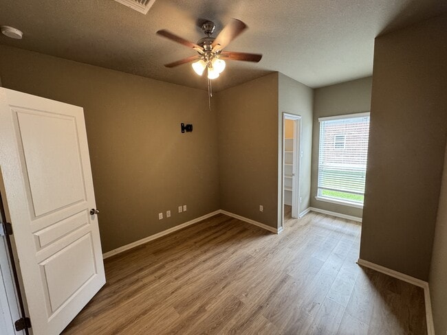 Photo - 502 Westchester Ct