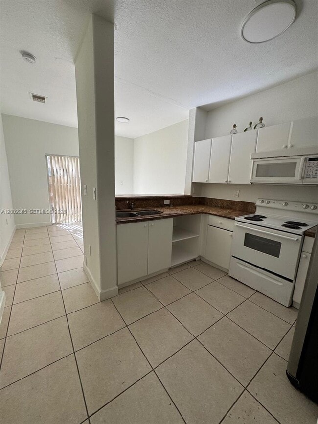 Photo - 1652 SE 28th St Unit 105
