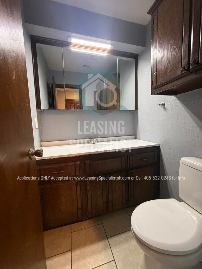 Photo - West Norman 2 Bed 1.5 Bath Townhouse Available for Your Immediate Move! Unit F