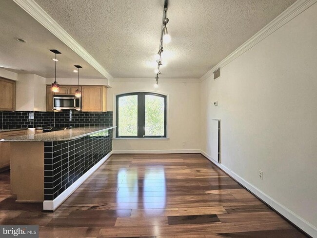 Photo - 1080 Wisconsin Ave NW Unidad 203