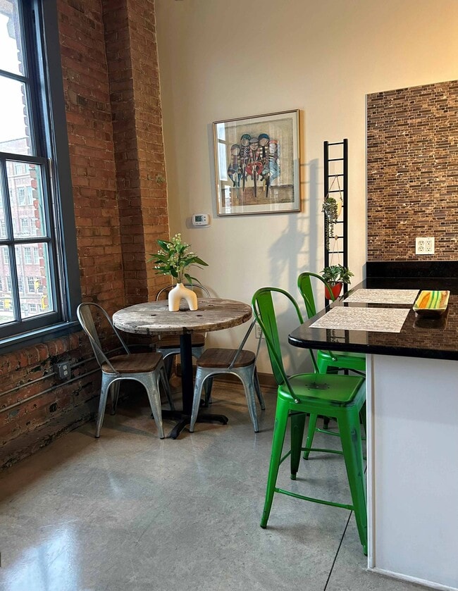 Eat-in kitchen
