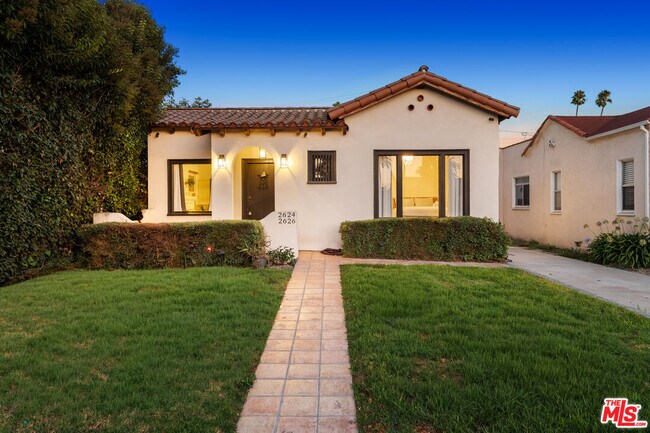 Building Photo - 2624 S Palm Grove Ave