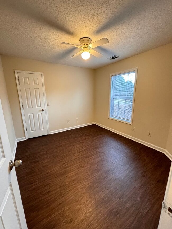 Photo - 101 Lindsay Ct Unit B