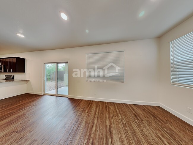 Photo - 661 W Bosal Dr