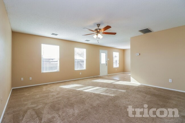 Photo - 4865 Waterford Dr