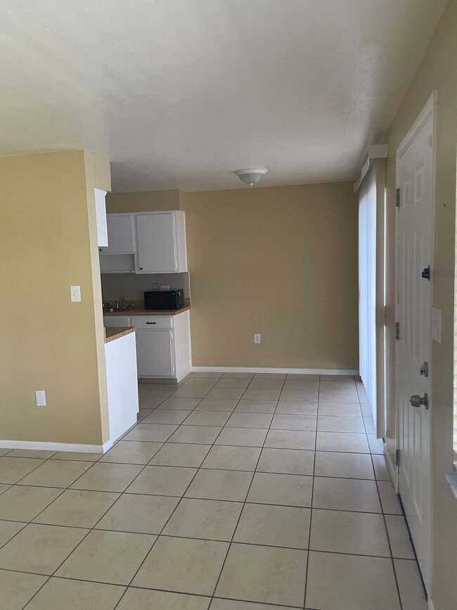 Dining - 140 Minna Ln Unit 409