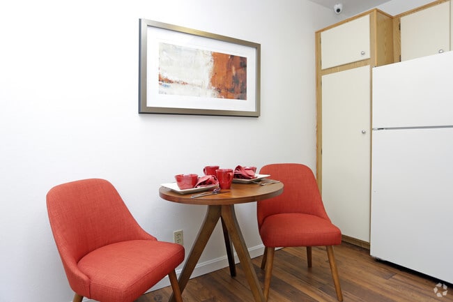 1BR, 1BA - 424 SF