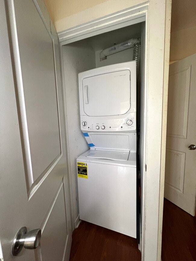 In-Unit Washer & Dryer - 1704 Cecil B Moore Ave Unit 2B with Shared Bathroom