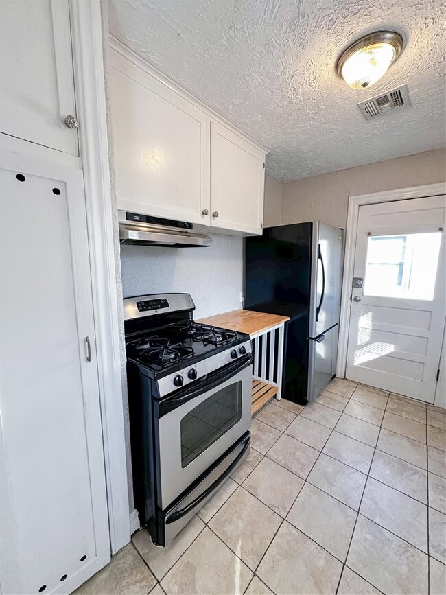 Photo - 835 NW 17th St