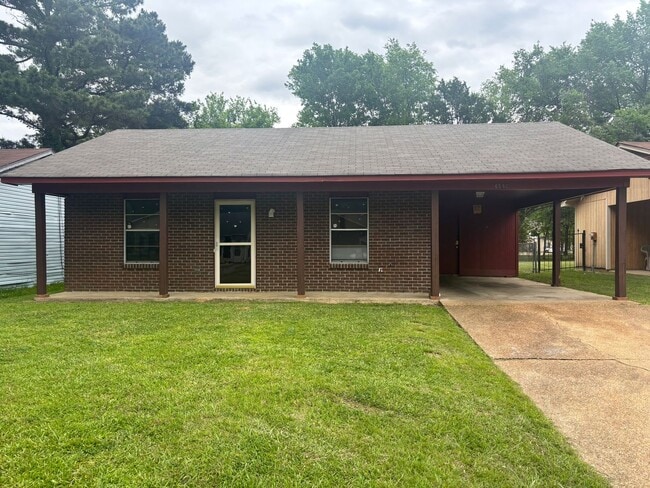 Building Photo - 6560 Lake Forest Dr