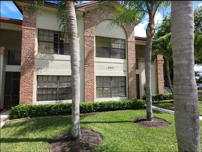Building Photo - 8033 Aberdeen Dr Unit 201