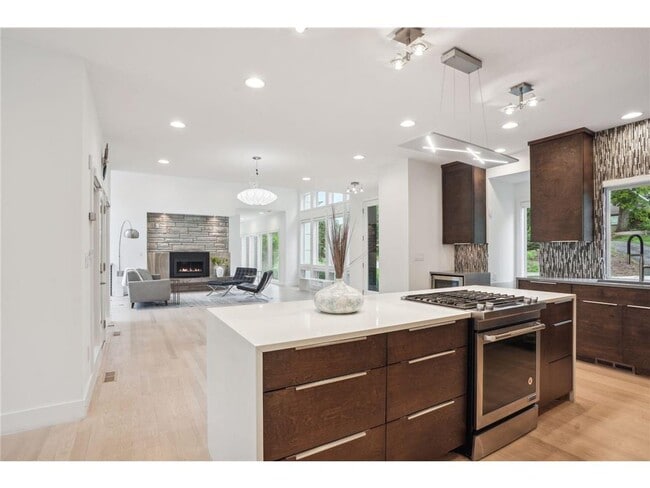 Photo - 209 Westwood Dr N