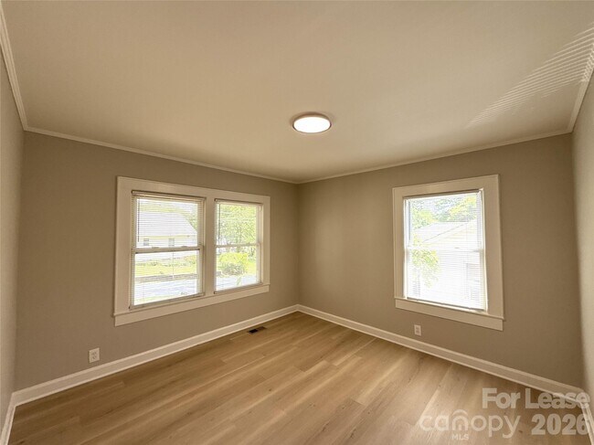 Photo - 831 Cason St